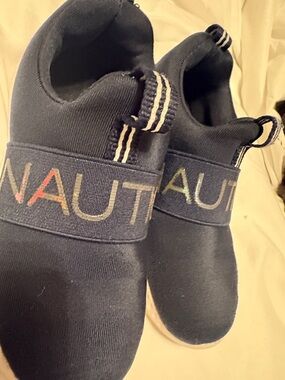 Nautica Slip-On Knit Sneakers in Navy